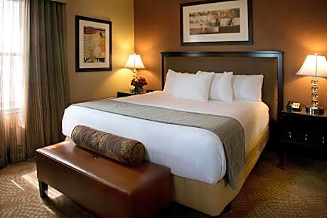 South Suite, 1 King, Non-Smoking