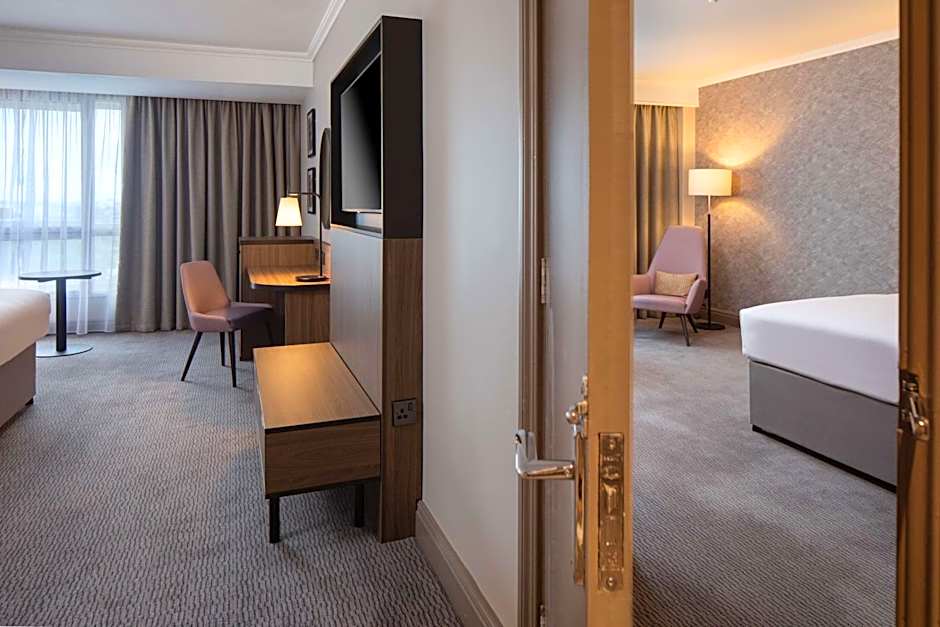 DoubleTree by Hilton Dartford Bridge