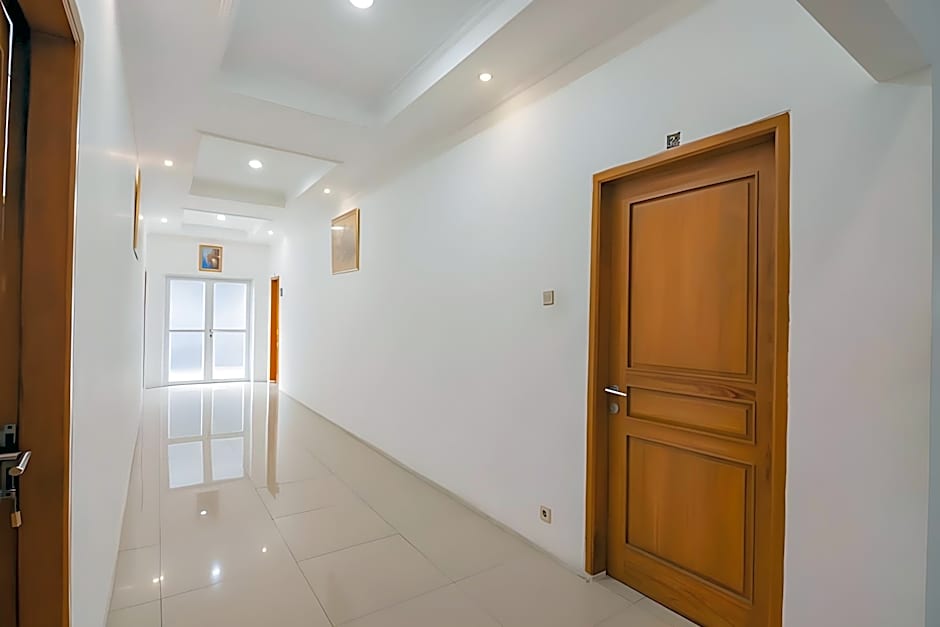 RedDoorz near Exit Toll Moh Toha