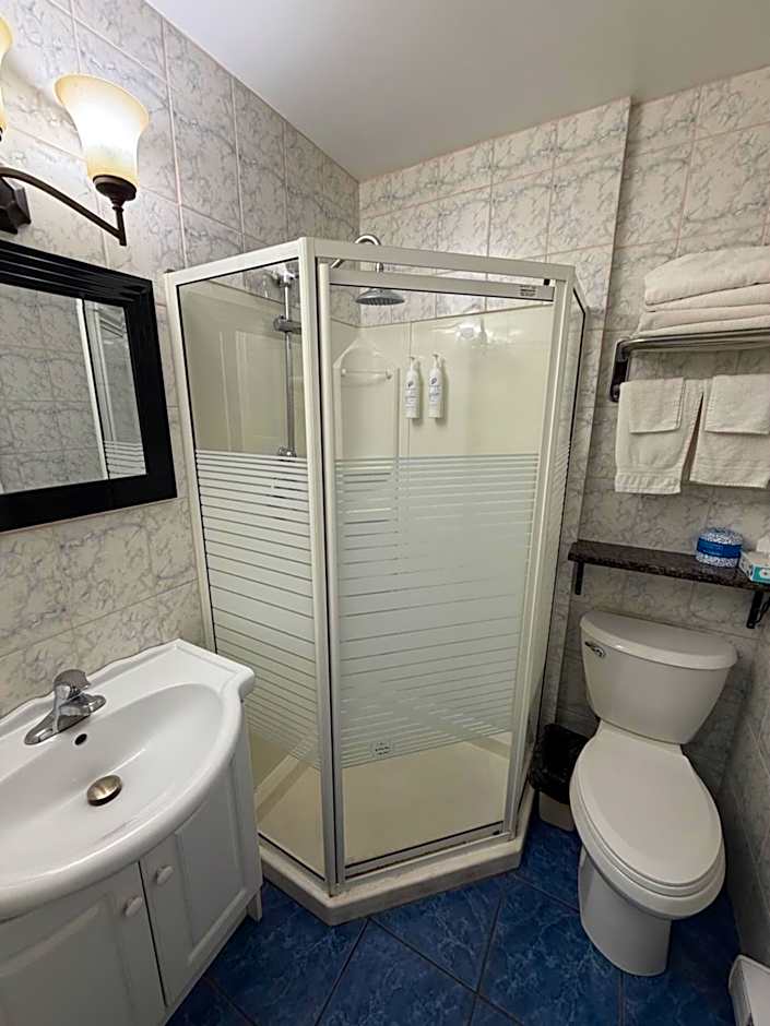 Perth Plaza Inn & Suites