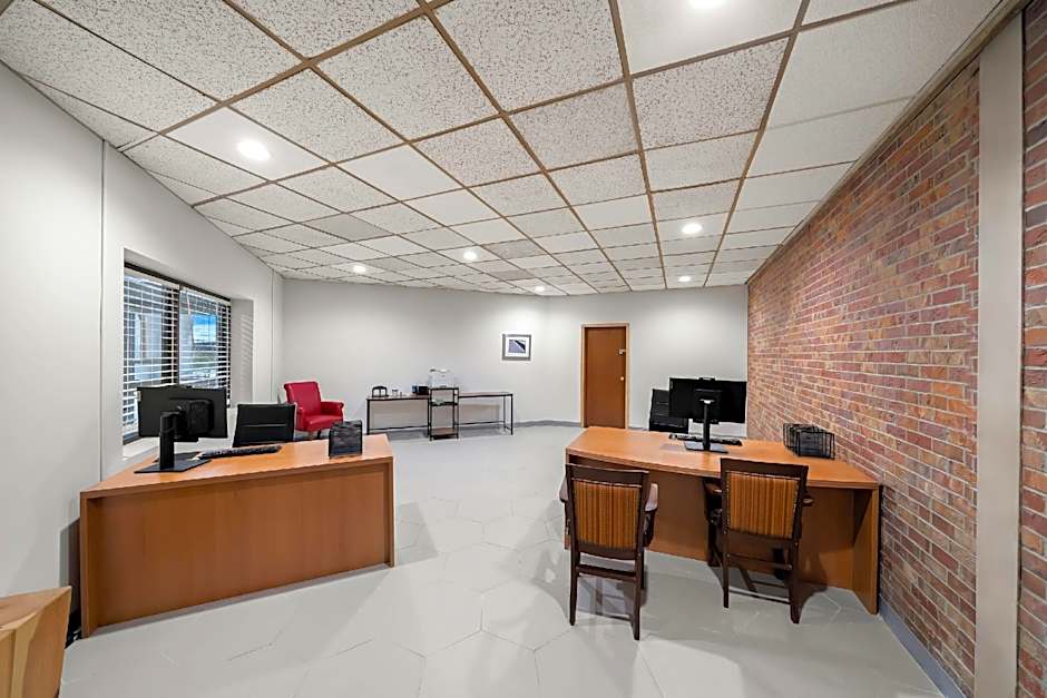 Suburban Studios, Kearney