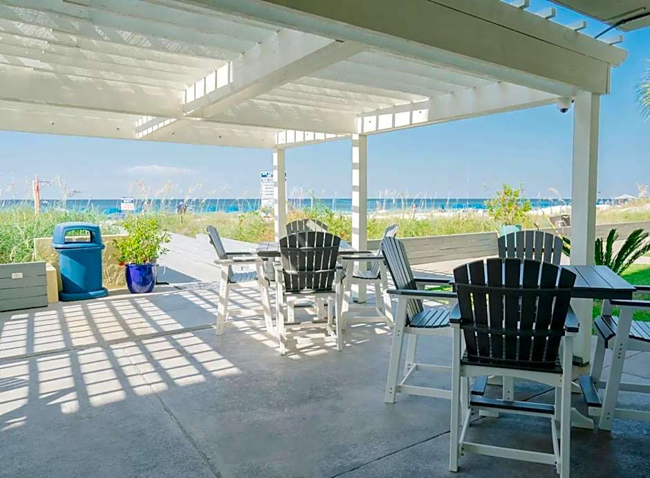 Sandy Bottoms Beachfront Studio On The Sand