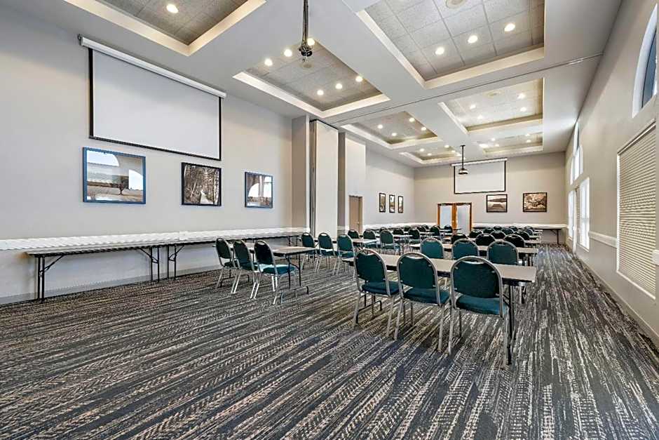 AmericInn by Wyndham Valley City - Conference Center