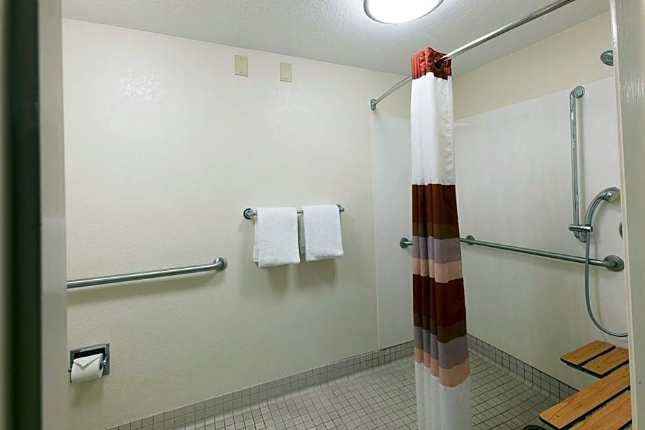 Red Roof PLUS+ West Springfield