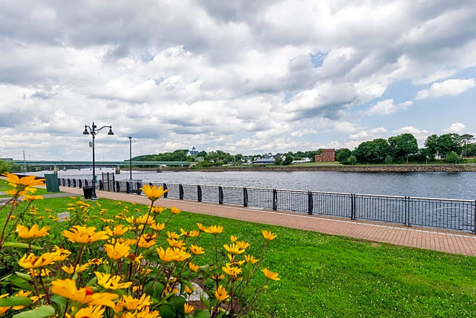 Fireside Inn and Suites Bangor