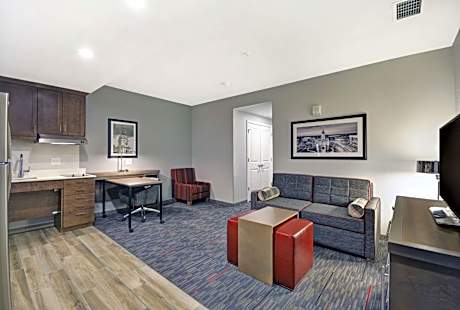 King Suite - Mobility Accessible/Non-Smoking