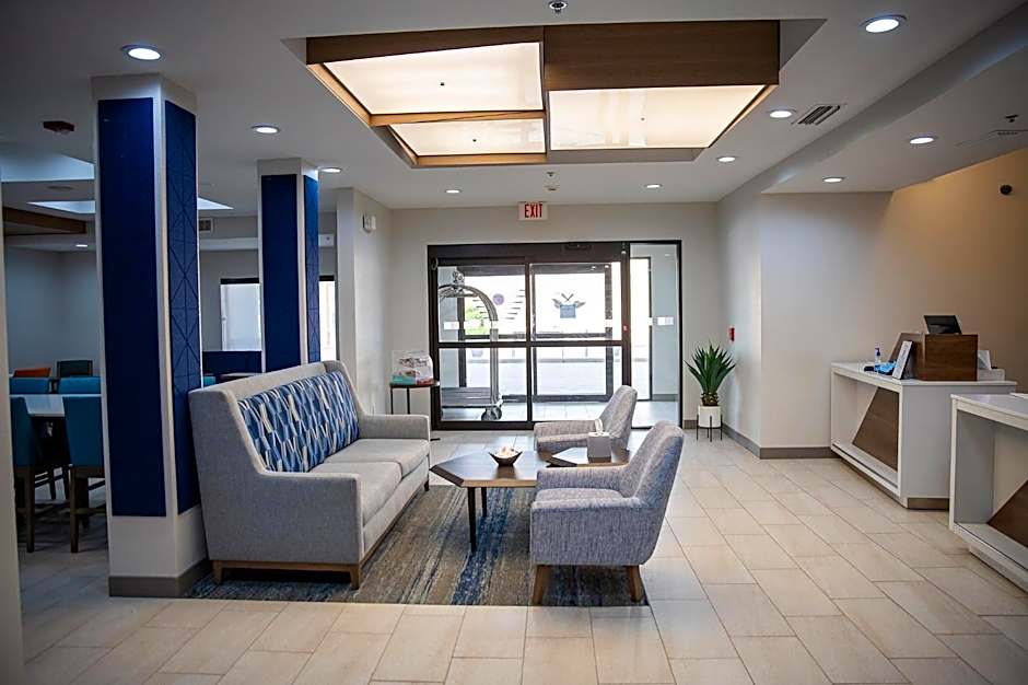 Holiday Inn Express Hotel & Suites Center By IHG