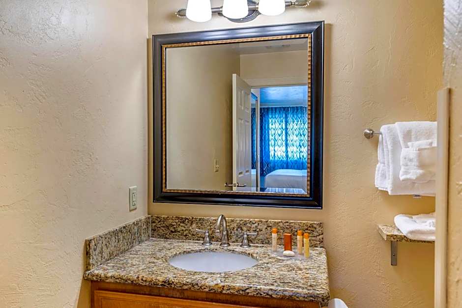 Lincoln Sands Oceanfront Resort, Ascend Hotel Collection