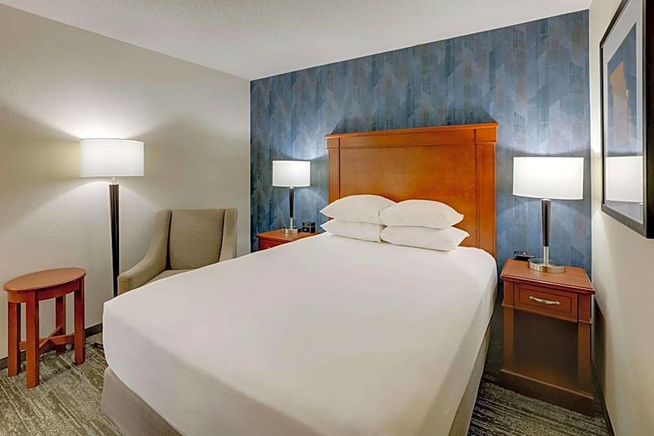 Drury Inn & Suites St. Louis St. Peters