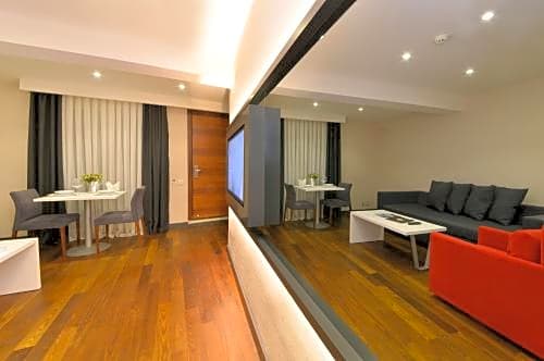 Nish İstanbul Suites & Hotel