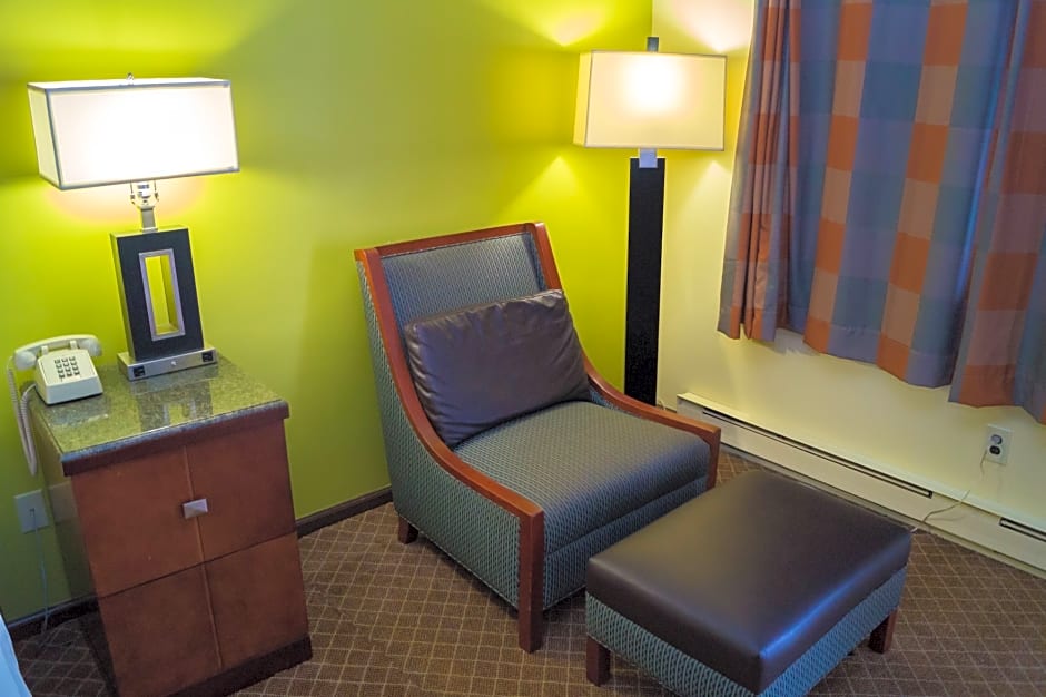 Sullivan Trail Inn & Suites