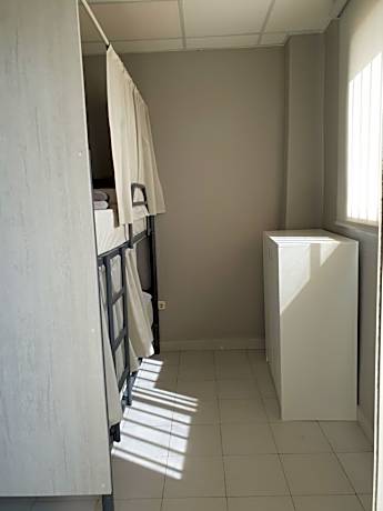 Single Bed in Mixed Dormitory Room