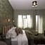 Happy Inn Rooms & Suites