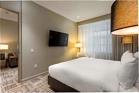 One Bedroom Royal Suite - 1 King Bed