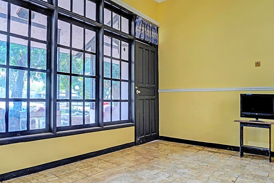 SPOT ON 91798 Hotel Grand Mutiara