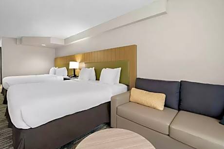 2 King Beds Nonsmoking Accessible