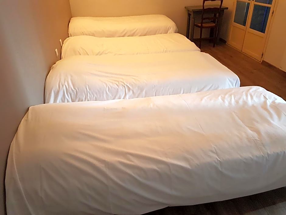 Photo 1 of 2 of Quadruple Room