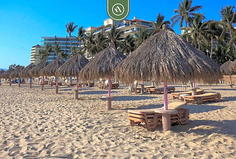 Mexican Styled 2 BR Condo - Beachfront - Pool