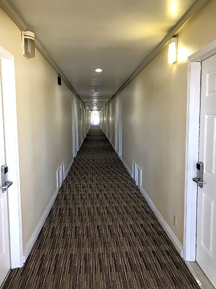 Grove Motel