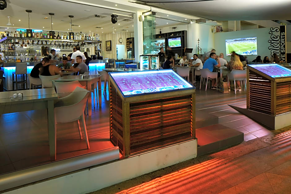 Melpo Antia Luxury Apartments & Suites