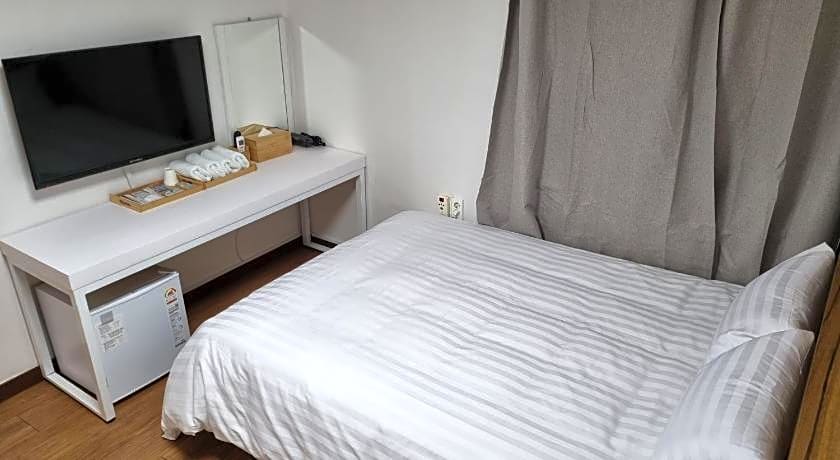 The Oakra Hotel