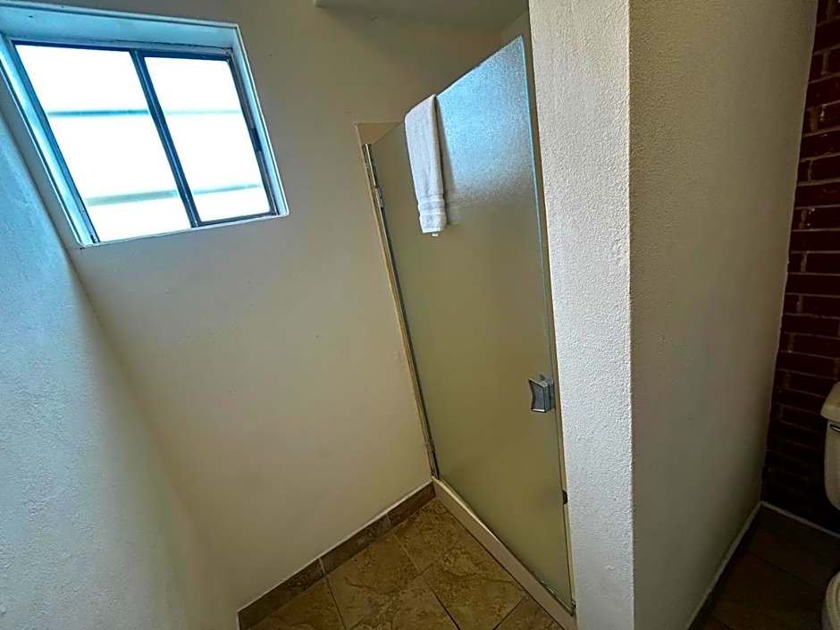 Travelers Inn by OYO Longview Kelso