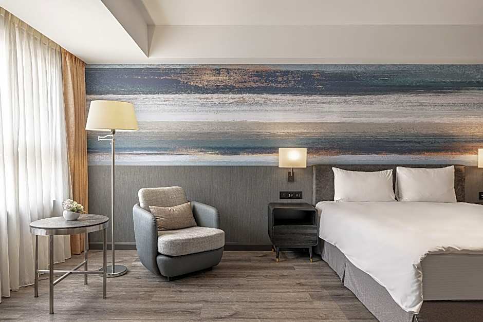 Lakeshore Hotel Metropolis