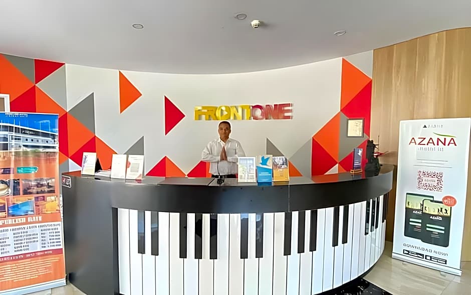 Front One Hotel Airport Solo