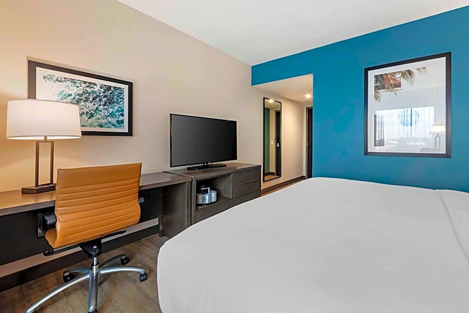 Comfort Inn & Suites Miami International Airport