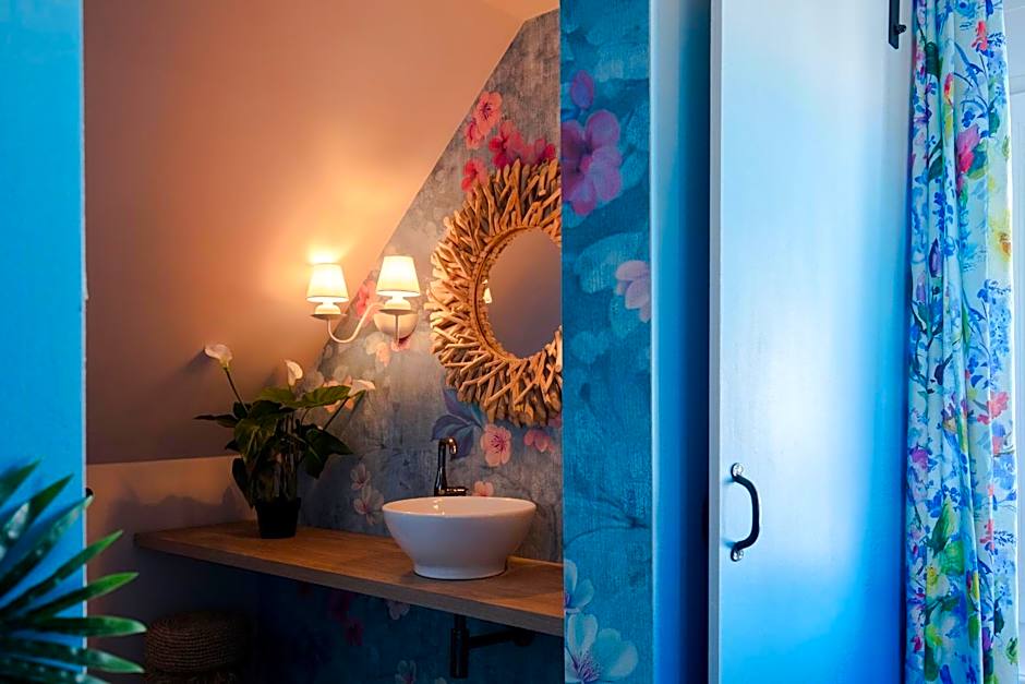 The Henry Self Check-In Guesthouse