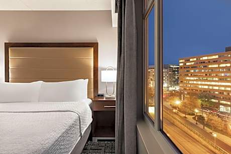 King Suite with City View - Non-Smoking