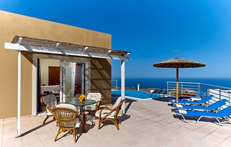 Apartment with private pool