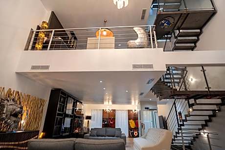 Venue C - Luxurious & Spacious - Mansion - Elevator - Patio