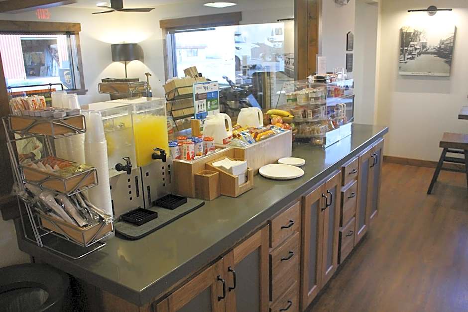 Boarders Inn & Suites by Cobblestone Hotels - Syracuse