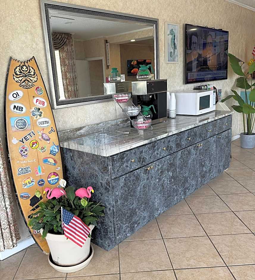 Hole Inn the Wall Hotel - Fort Walton Beach - Sunset Plaza - near Beaches & Hurlburt