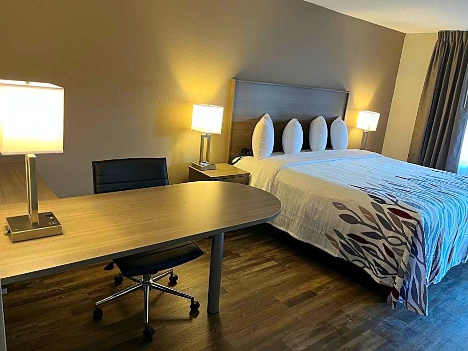 Red Roof Inn & Suites Wilkesboro