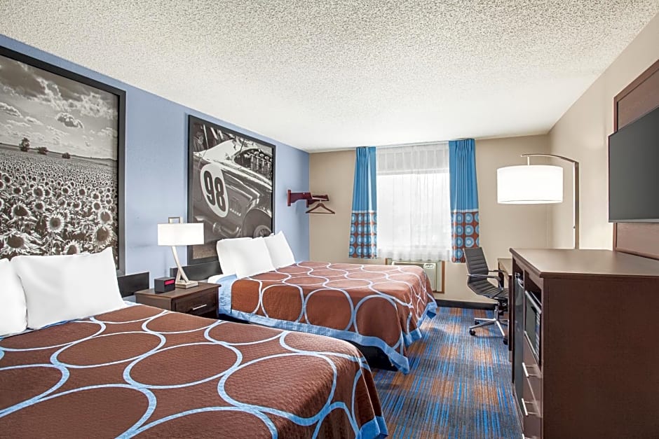 Super 8 by Wyndham Lenexa Overland Park Area/Mall Area