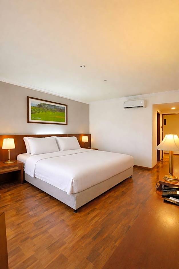 Grand Whiz Hotel Trawas