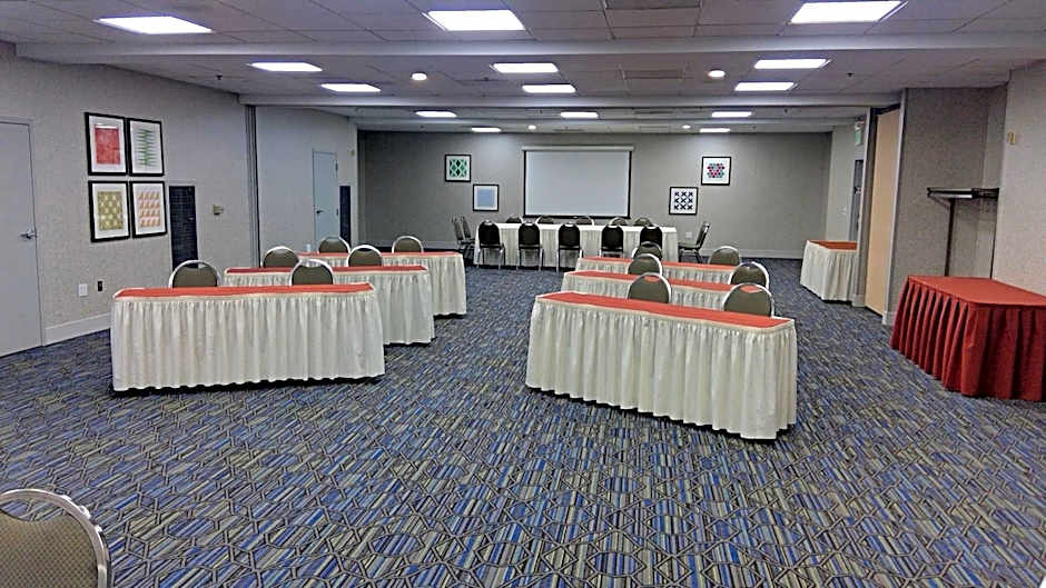 Holiday Inn Express & Suites Tracy By IHG