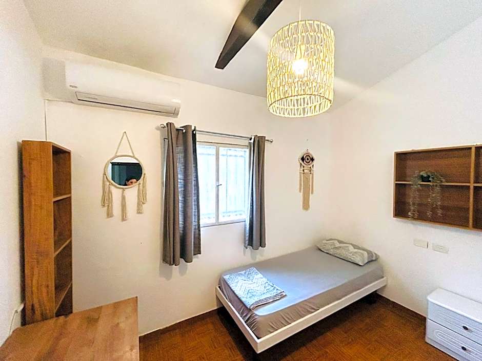 Al Yakhour Hostel