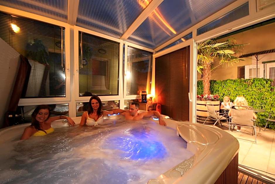 Napraforgó Wellness Ház és Panzió