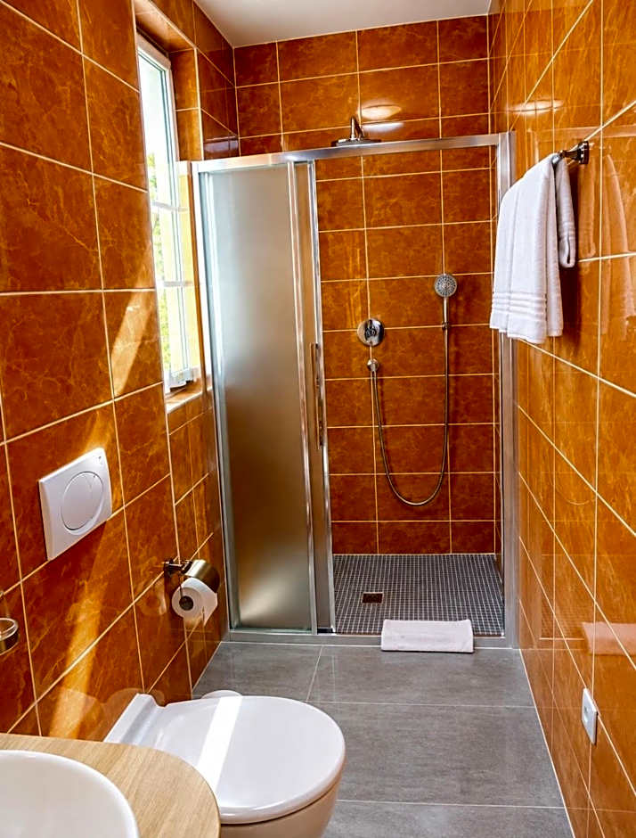 Hotel Between