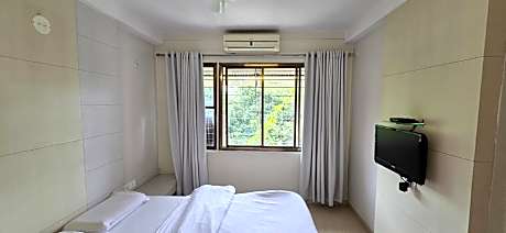 Hotel Aashish Deluxe Lodging, Kolhapur