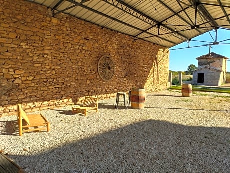 Gîte-WILLIAM HENRY-Appartement-Salle de bain et douche-Vue sur Jardin