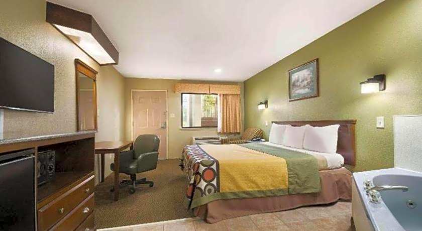 Super 8 By Wyndham Baton Rouge/I-12