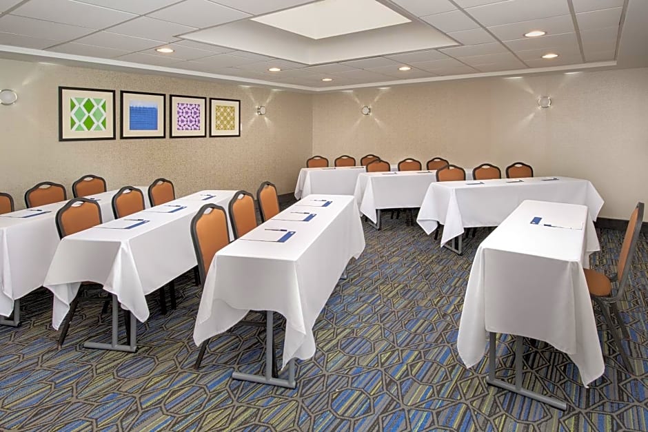 Holiday Inn Express Boston  Saugus By IHG