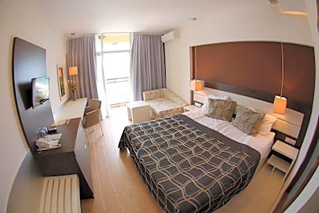 Deluxe Double or Twin Room with Balcony and Sea View