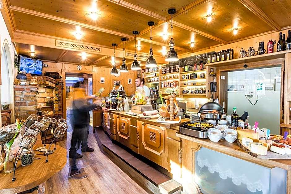 ALPENHOTEL TYROL - B&B - ADULTS ONLY - Alpines Lifestylehotel mit NaturSPA & Wellness