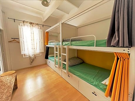 Bed in 4-Bed Female Dormitory Room with Private Bathroom