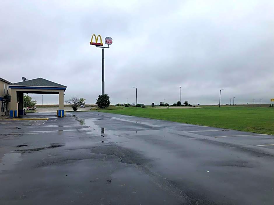 Super 8 by Wyndham Chenoa